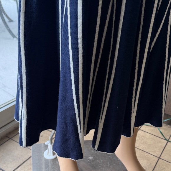 Elegant Midi Navy and White Sleeveless Knit Dress, New with Tags 14/16 - Picture 3 of 11